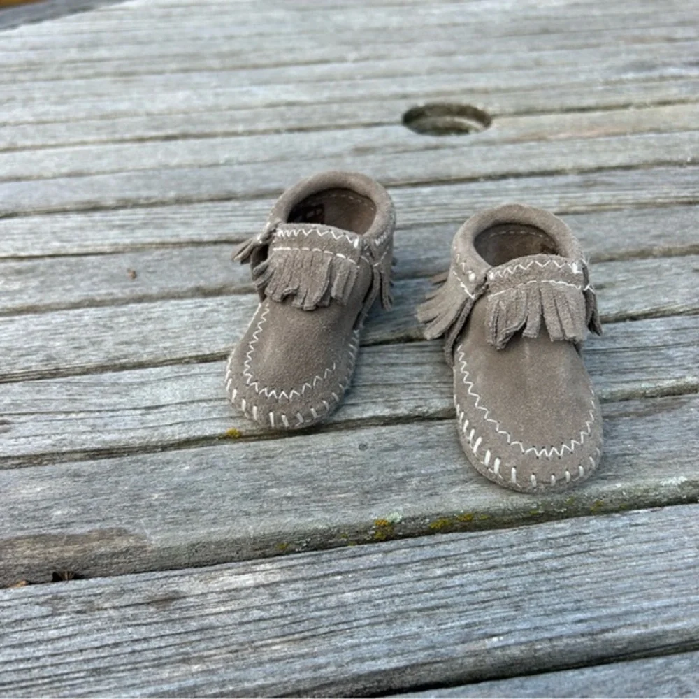 Infant Suede Minnetonka‎ Riley Bootie - size 2